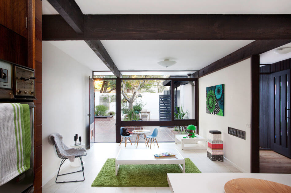 Modern House: Pettit+Sevitt Lowline B by Ken Woolley